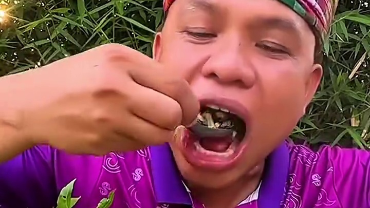 炭烤河鱼酸辣木瓜丝️新鲜大肥螺 #美食 #泰国美食 #户外美食 #内容启发搜索