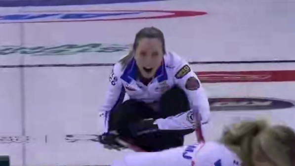 霍曼出神壶 冰壶大满贯，球员锦标赛上男女对抗赛上，霍曼一壶负1变1的神壶#冰壶