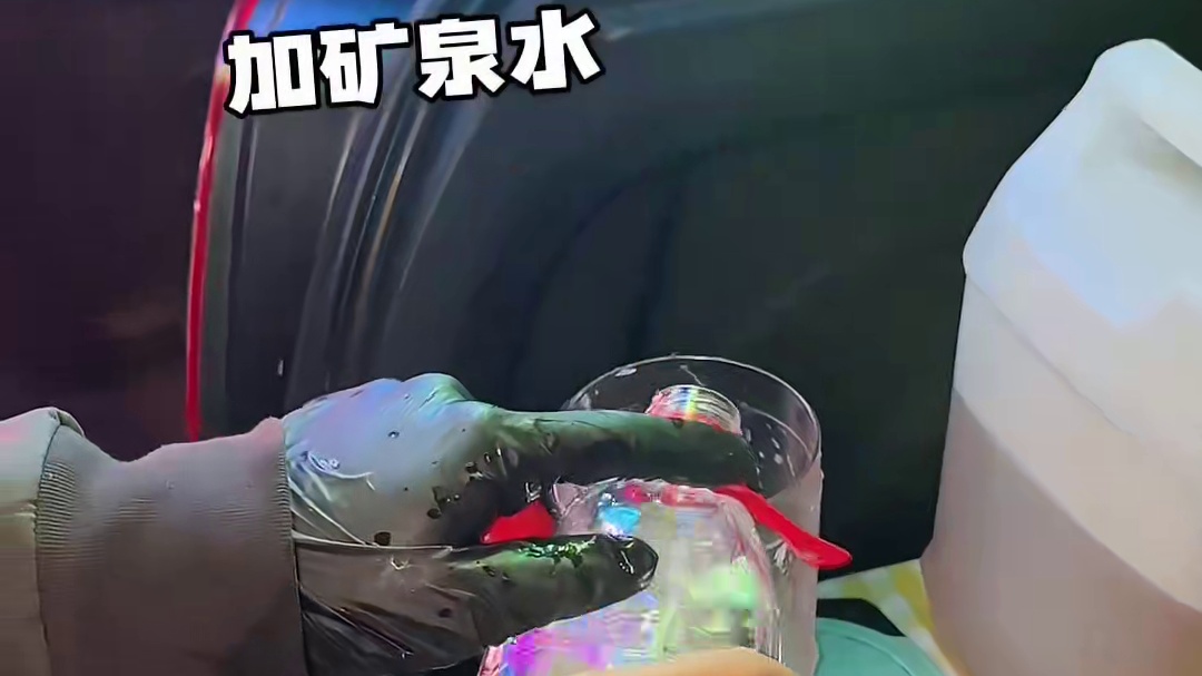 偶遇无声小哥哥的柠檬茶！他的笑好治愈！还送了我一个小恐龙