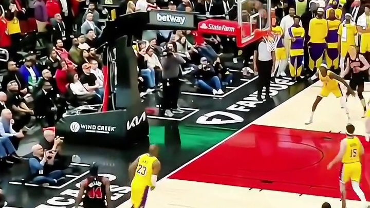 史上疯狂的12秒，剧本都不敢这么写