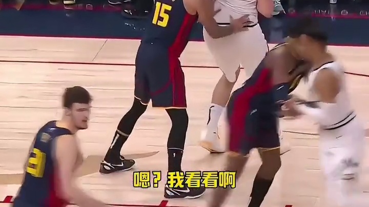 约基奇脑后长眼，风骚秒传助攻威少轻松上篮