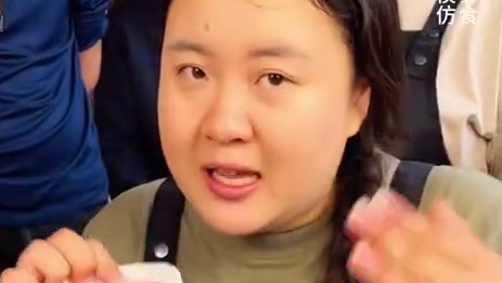 不愧是单手能提204斤的大哥，2斤面轻松拿下，这面嗦得太香了！#美食 #挑战 #小面调料 #这一碗好