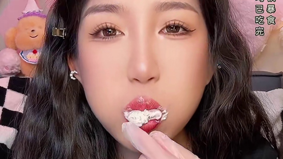 好久没吃小春啦✌️#谁懂这一口的好吃程度 #一口下去超满足 #小春日食 #下午茶甜品