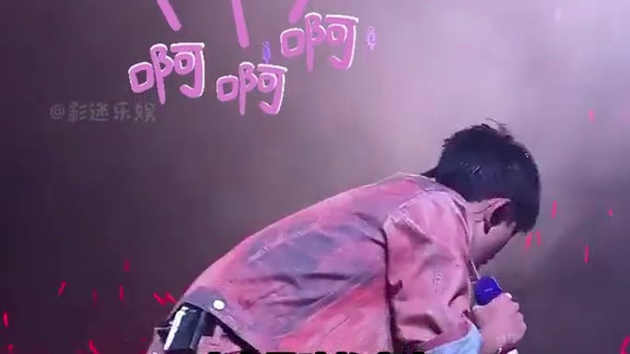 一段舞台事故曝光，揭开张杰不敢下腰的真相，难怪下半身避之不及#张杰 #谢娜 #娱乐八卦  #娱乐评论