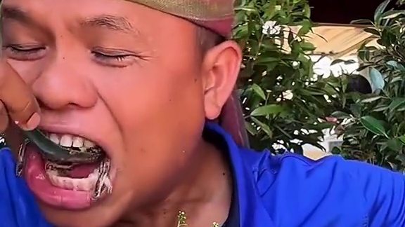 剁椒辣酱️酱炖小蛙仔 #美食 #泰国美食 #户外美食 #内容启发搜索