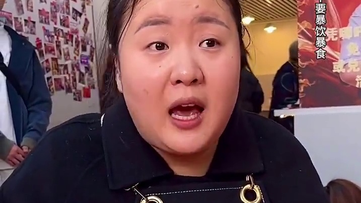 石柱大哥挑战5两加麻加辣米线，辣得想回家！#美食 #挑战 #米线 #这一碗好过瘾