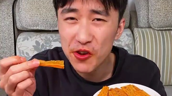 不能吃辣的千万不要尝试这个魔鬼辣的手撕豆皮，真的巨辣巨上头！#爆辣 #魔鬼辣 #好吃到停不下来