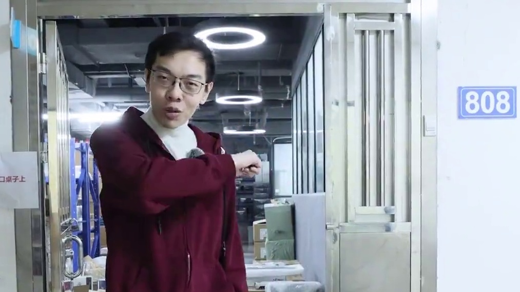 看看瓦区一哥顶流主播水晶哥的机器有多豪华！ #青蛙辅助 #水晶哥