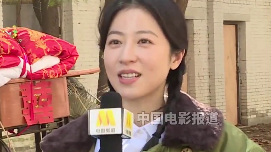 #独家探班北影节宣传片拍摄现场 #周雨彤 说自己一来到现场就感觉回到了那个年代，她和#魏大勋 饰演的