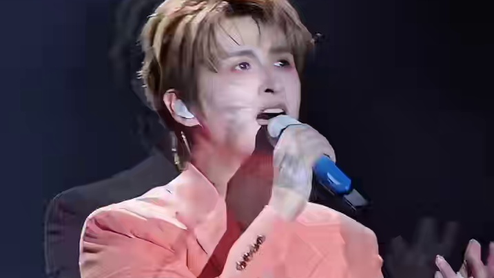 “来 你看着我的眼睛说 你从没爱过我” #张远#看着我的眼睛说#现场版live#张远白巡回演唱会#看