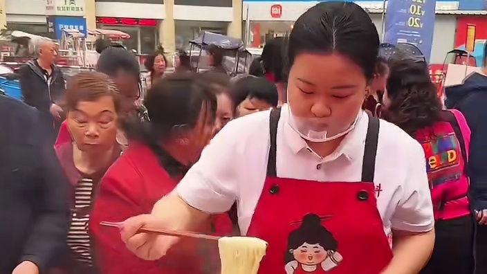 合川的朋友们快来找胖妹试吃哦，明天还有！#调料 #重庆小面 #美食 #重庆美食