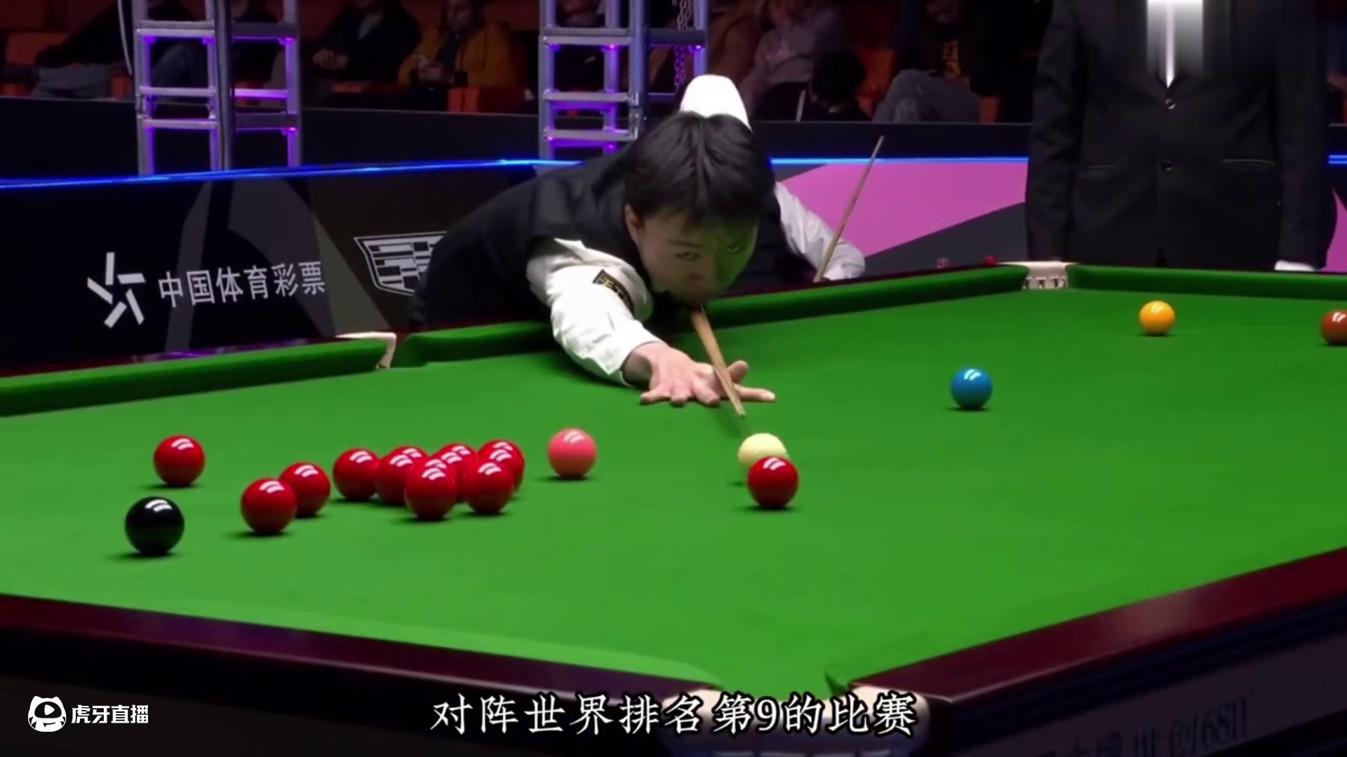 国锦赛16进8的丁俊晖开了一杆球，江俊直接清台破百