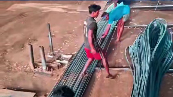 可怕的热轧漏钢事故，上千度的钢条肆意横飞，简直是噩梦 #科普 #热轧 #生产车间现场 #涨知识