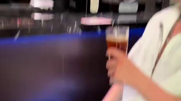 挑战一张白纸换喝的！ 挑战一张白纸吃遍全世界！#以画换物 #非遗 #交换美好 #挑战画999个陌生人