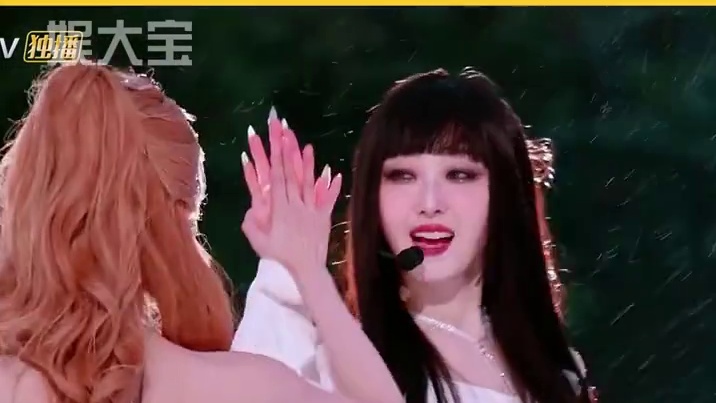 浪姐二公石林和舞台真的是相辅相成的存在啊~#石林 #乘风2025 #风景