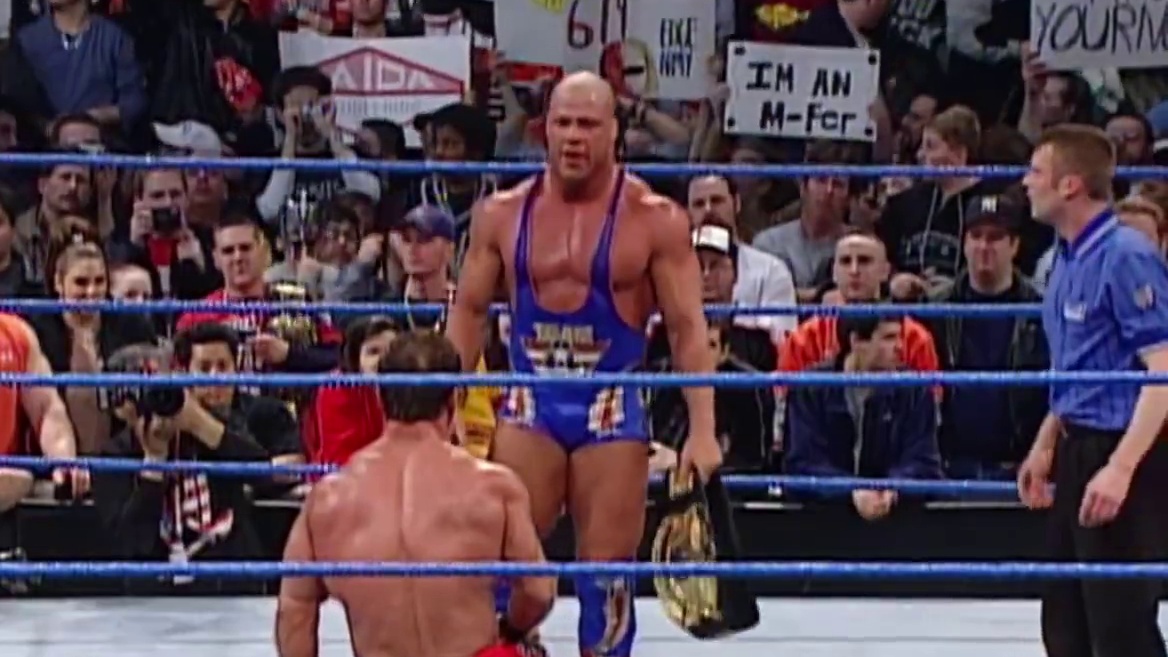 看二十多岁布洛克如何霸气救场，力挫安格小队，安格太卑鄙 #布洛克莱斯纳 #科特安格 #wwe