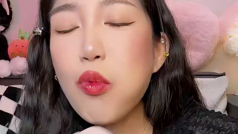 香葱味很浓 咸甜口的那种哦 酱多多葱香卷一袋两个，一个256大卡
512卡/袋（150克）
12.9