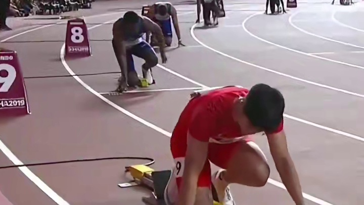 生涯的最后一场接力首秀了，以前他是为国而战，现在是为家乡而战。那就在粤港澳，最后拿一次金牌吧！ #苏