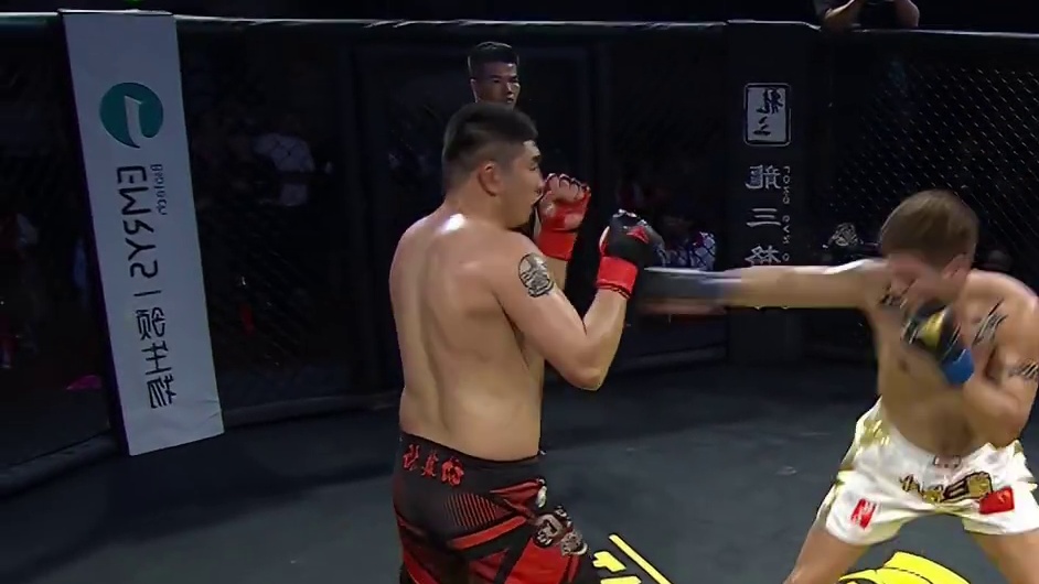 龙三格斗环球拳王巡回赛 卡赞博vs努尔波力