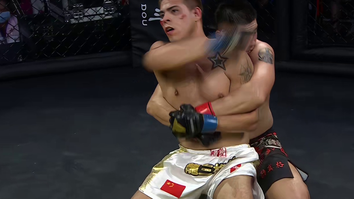 龙三格斗环球拳王巡回赛 卡赞博vs努尔波力