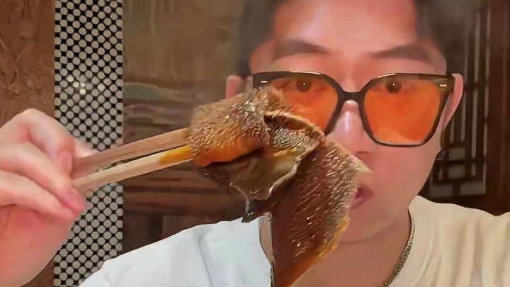 临平人从小吃到的火锅店居然上了小龙虾！这么一大份用完卷才60多块！火锅配上小龙虾！在附近的赶紧囤#春