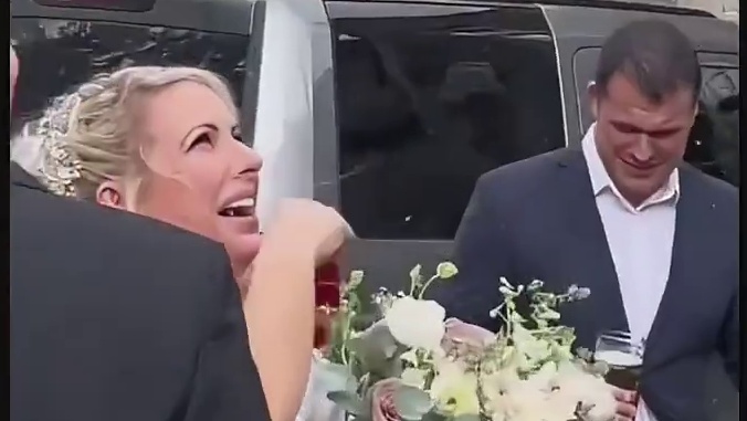 时常会因为自己拙劣的文笔，配不上头脑里激荡的想法，而被迫沉默