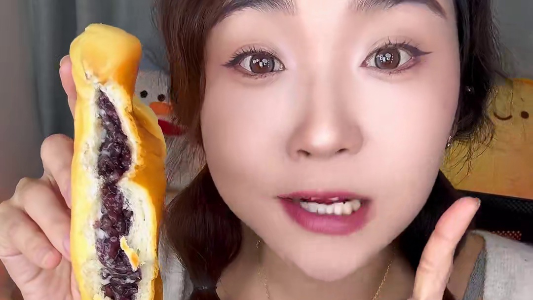 软嘟嘟的八宝蒸面包！里面有紫米，枸杞，红枣，麦仁，芝麻，糯米等！现做现发，巨软巨嫩！#嘎嘎好吃 #爆