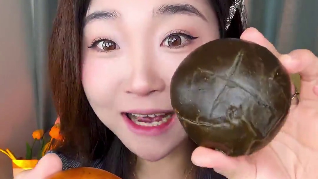 外皮麦香微微带着嚼劲！而且不额外添加蔗糖！每咬一口都能吃到内馅～主要是这个价格太划算了！#碱水面包 