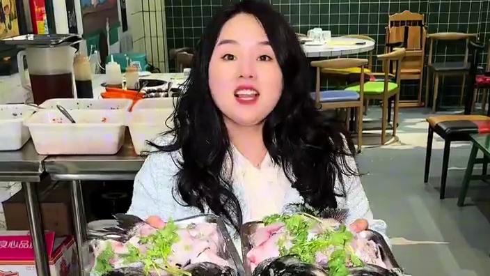 128吃10斤深水花鲢包锅底，油碟还有10多种蔬菜自助随便吃。太划算了#美食探店 #必吃榜 #同城美