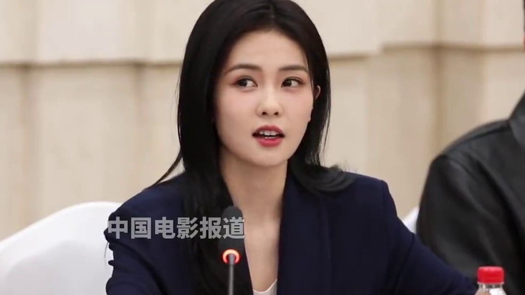 #白鹿参加北上研讨会 #白鹿 说夏凤华和以往演绎过的角色有些不同，她的成长伴随着时代的浪潮，希望自己