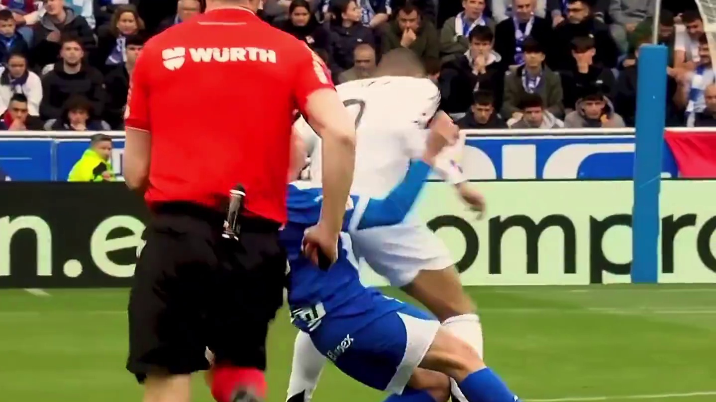 不太冷静有点狠！#姆巴佩 凶狠蹬踏被直红罚下或将面临追加处罚 皇马客场1比0阿拉维斯 #足球的魅力#