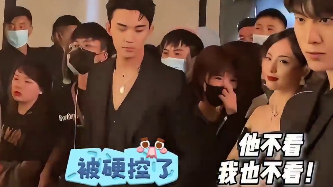 为何范丞丞吴磊不敢直视钟楚曦？看到吴京一把甩开女星的手，才知多自律#吴磊 #范丞丞 #吴京 #娱乐评