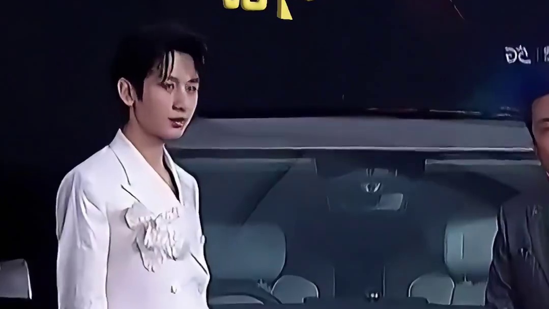 为何明星红毯无视主办方安排？看到吃一堑长一智的成毅，才知斗智斗勇#王一博 #丁禹兮 #成毅 #娱乐评