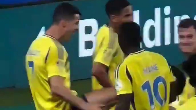 惊呆队友C罗凌空斩破门