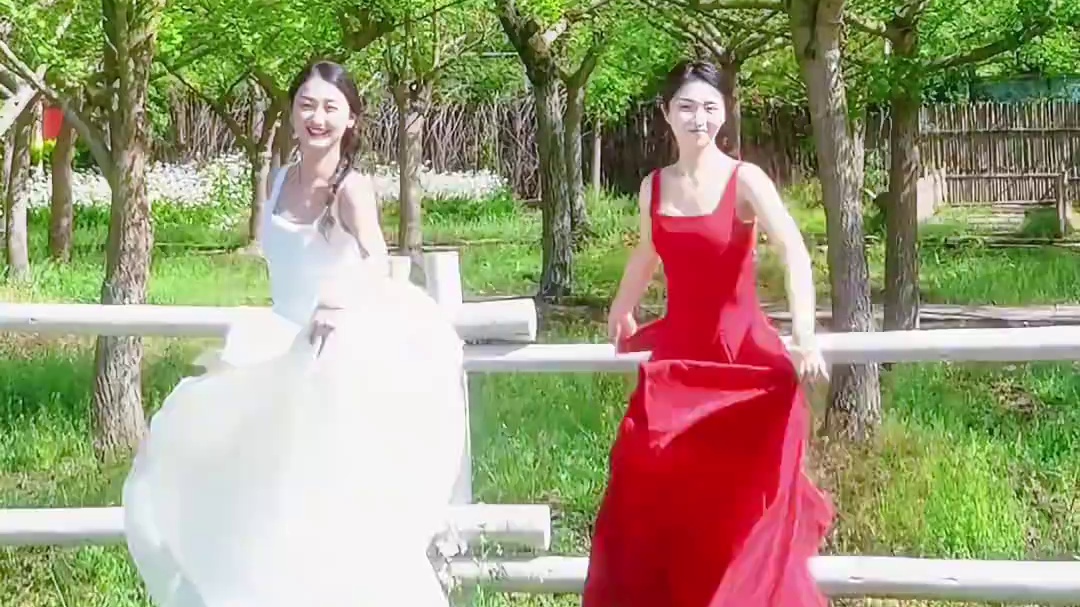 青春终将散场 唯独记忆永不腐朽 #我为你唱最后的古谣 #如果当时 #浅跳一下 #户外舞蹈 #双人舞 