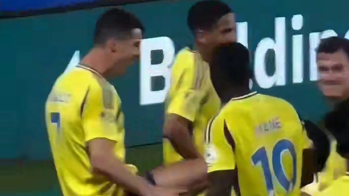 惊呆队友C罗凌空斩破门