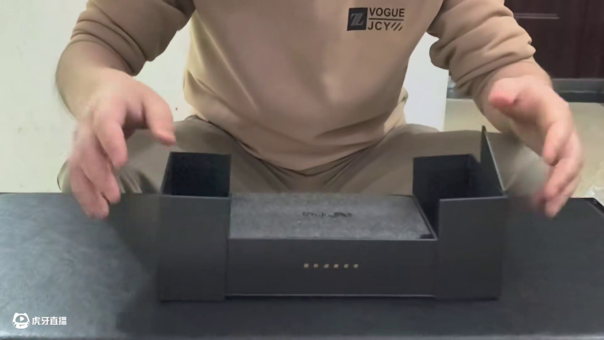 【火炬之光无限2周年】纪念金钞周边开箱，大家都有机会。 4月16日圆桌会议，4月18日正式开服，纪念