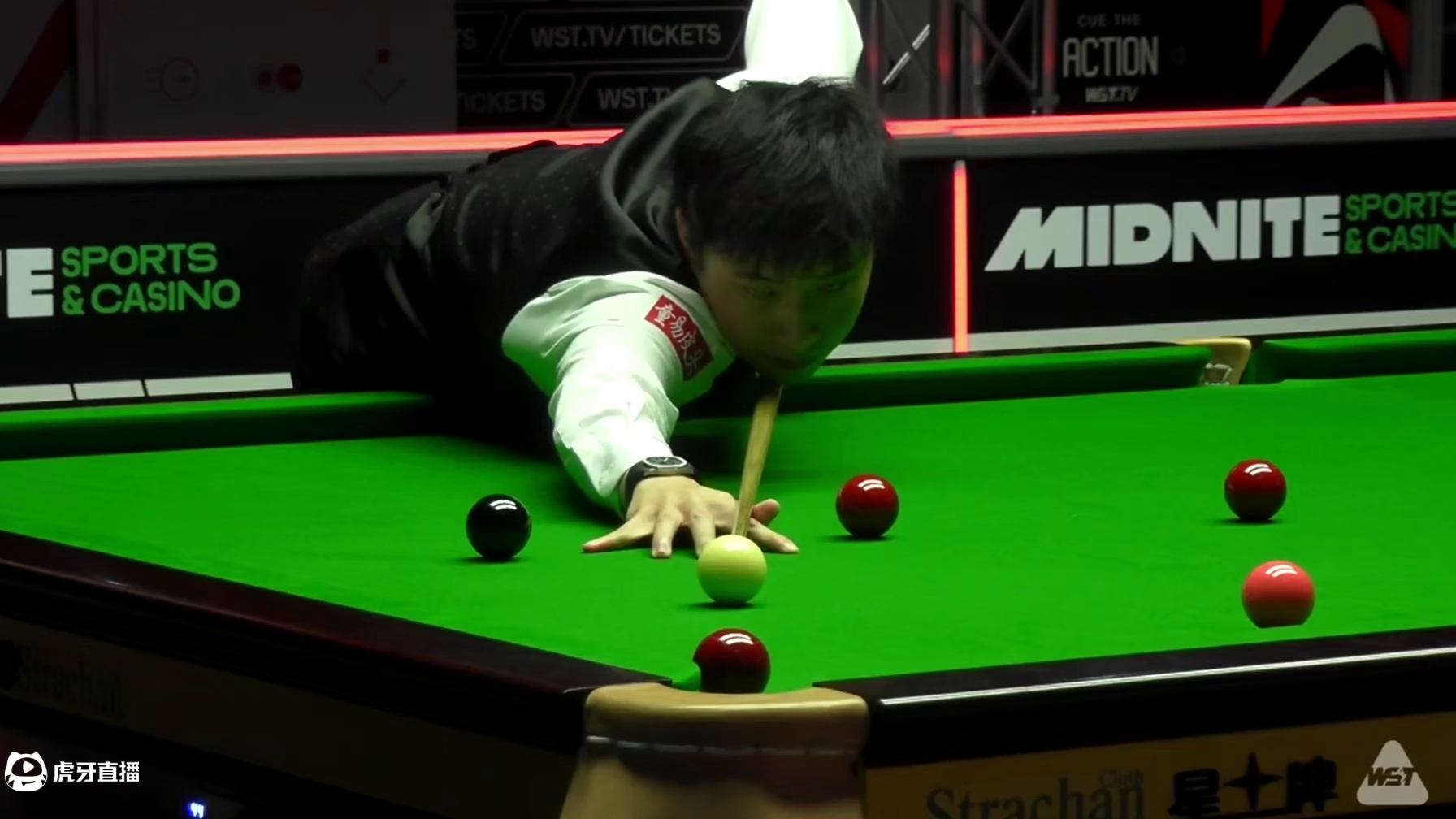 正播斯诺克世锦赛！赵心童VS斯莱瑟上演斯诺克盛宴，结局超级疯狂准度绝杀，比分6比2！