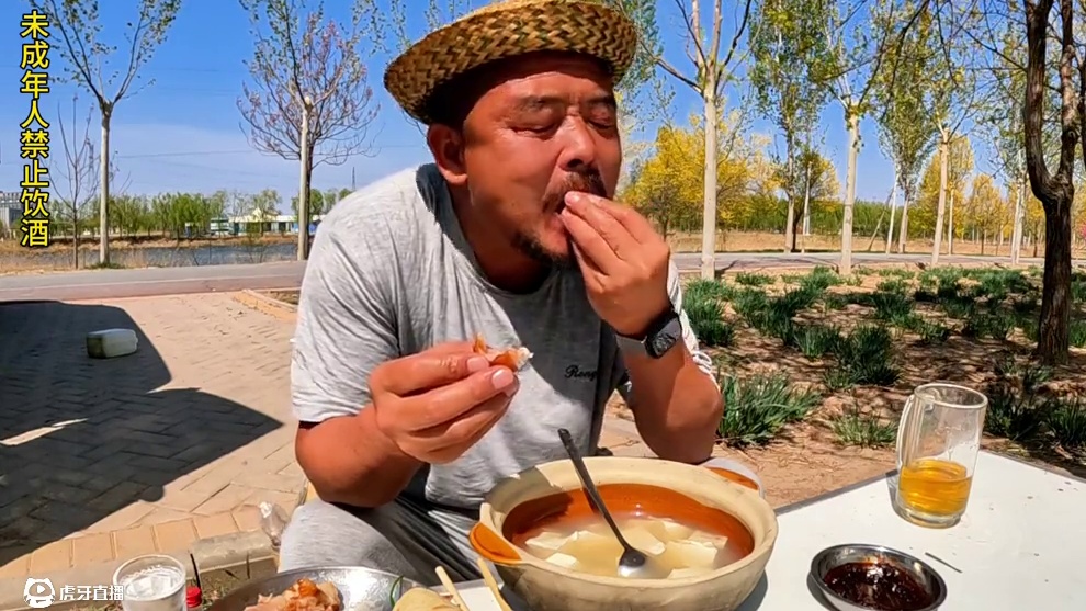 沙大厨来到山东乐陵市，晚餐全是硬菜，白加啤喝的过瘾#穷游