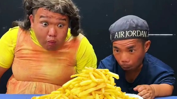 ToRung搞笑 薯条真好吃
#搞笑#解压#看一遍笑一遍