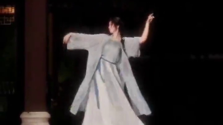 她还陷在那段隔世经年的梦#翻跳 #古典舞 #第三十八年夏至 原创：周雨奇老师