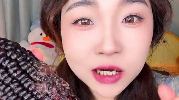 软糯！而且满满花青素哦！到手10根还能试吃两根！个大饱满！粗粮吃起来也更健康！早餐洗簌的时候放锅里蒸