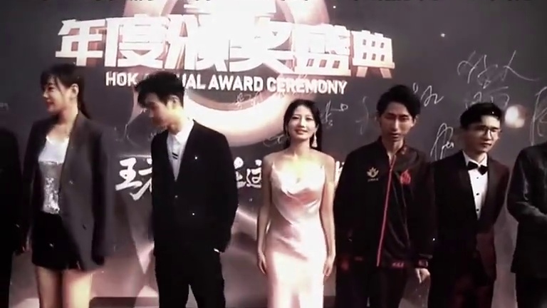 18年AG降级梦老师一人身穿AG队服代表AG出席#2025kpl春季赛