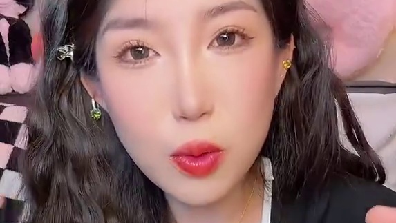 这个巨浓郁巨辣！之前他家的冲泡的螺蛳粉就嘎嘎辣嘎嘎浓！这个一模一样的！只是粉换成了面 小料啥啥啥都有