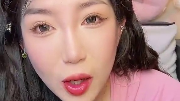 黑色红色是zui辣的哈！我平时也爱吃黑色红色的 很重口！喜欢吃辣的姐妹闭眼入！ #魔鬼辣面 #吃播秀