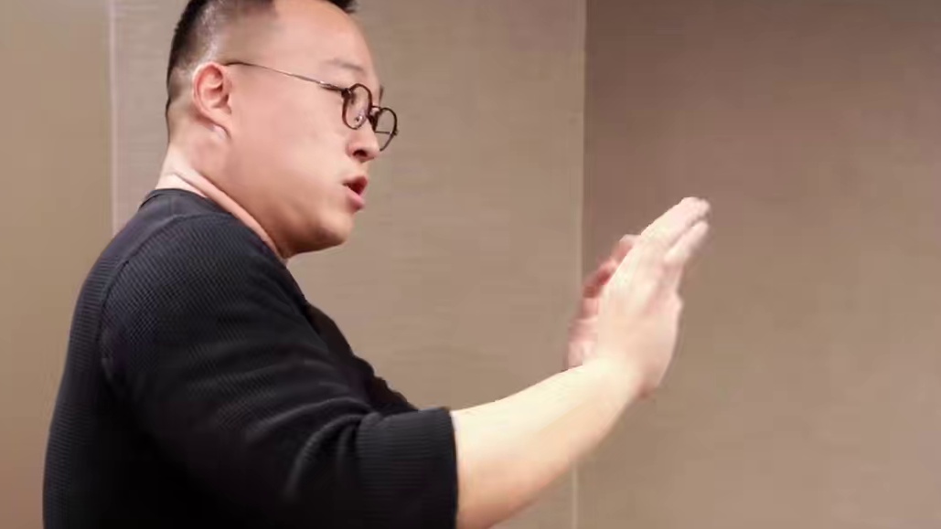 破坏重心，瞬转换力 传统武术实战理论的精髓解析