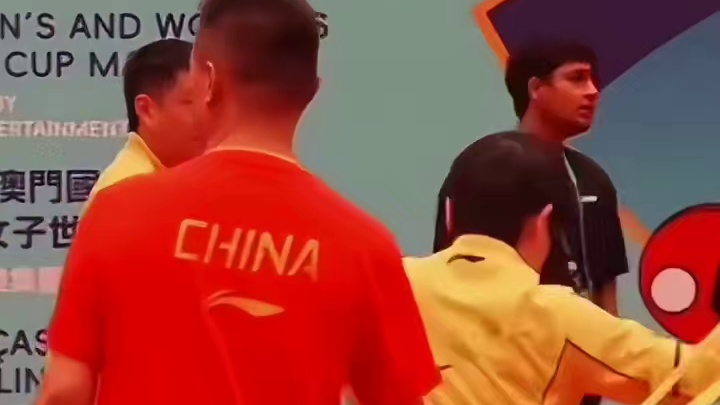 莎莎热身备战，德华充当体能教练，加油莎莎