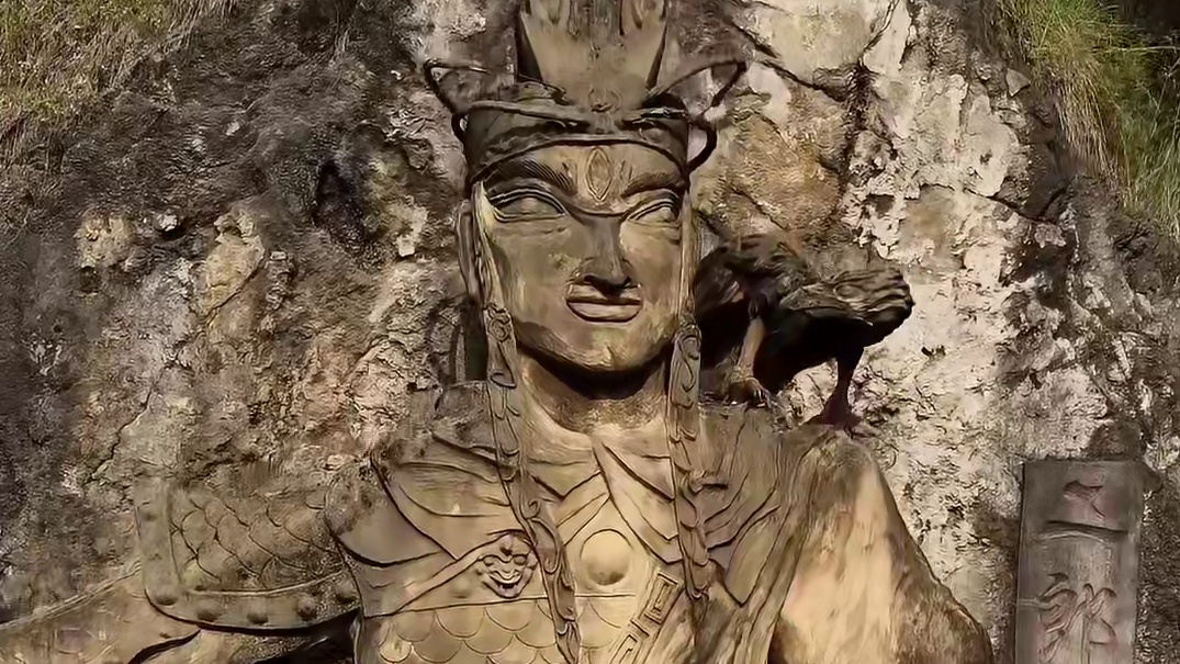 重庆歌乐山发现二郎神雕像，整体依山而凿，威风凛凛，正义感十足。#旅行推荐官 #二郎神 #探索发现