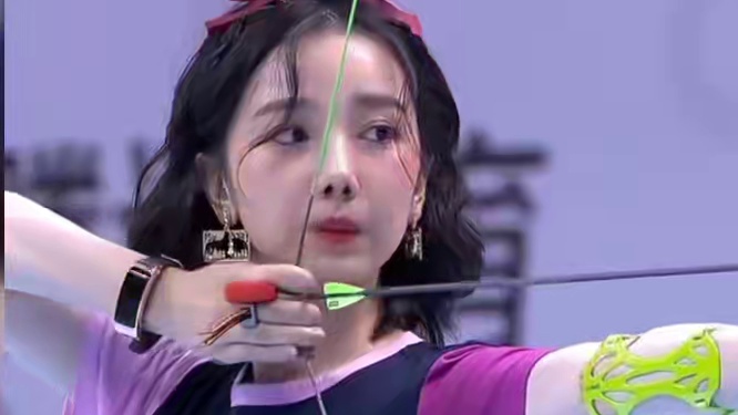 于小彤怎么不暴躁了？现在唯唯诺诺的看起来好客气啊~ #于小彤 #陈小纭 #海陆 #无限超越班 #影娱