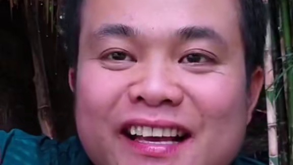 大块刺身龙虾肉剁椒蘸水 #泰国主播吃美食视频 #泰国有哪些神奇美食 #泰国生活 #泰国大叔#内容启发